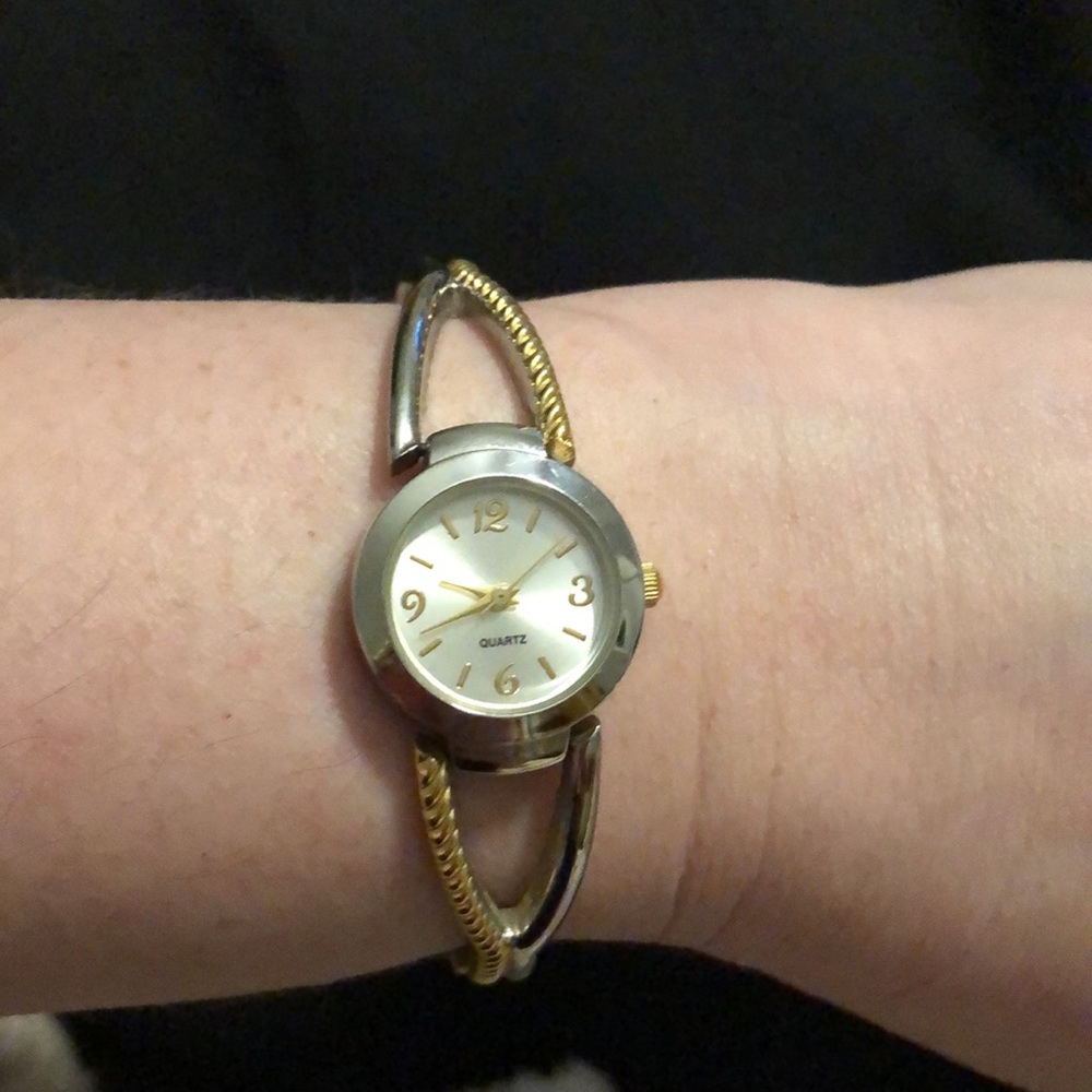 Two-Tone Quartz Watch - Picture 5 of 5